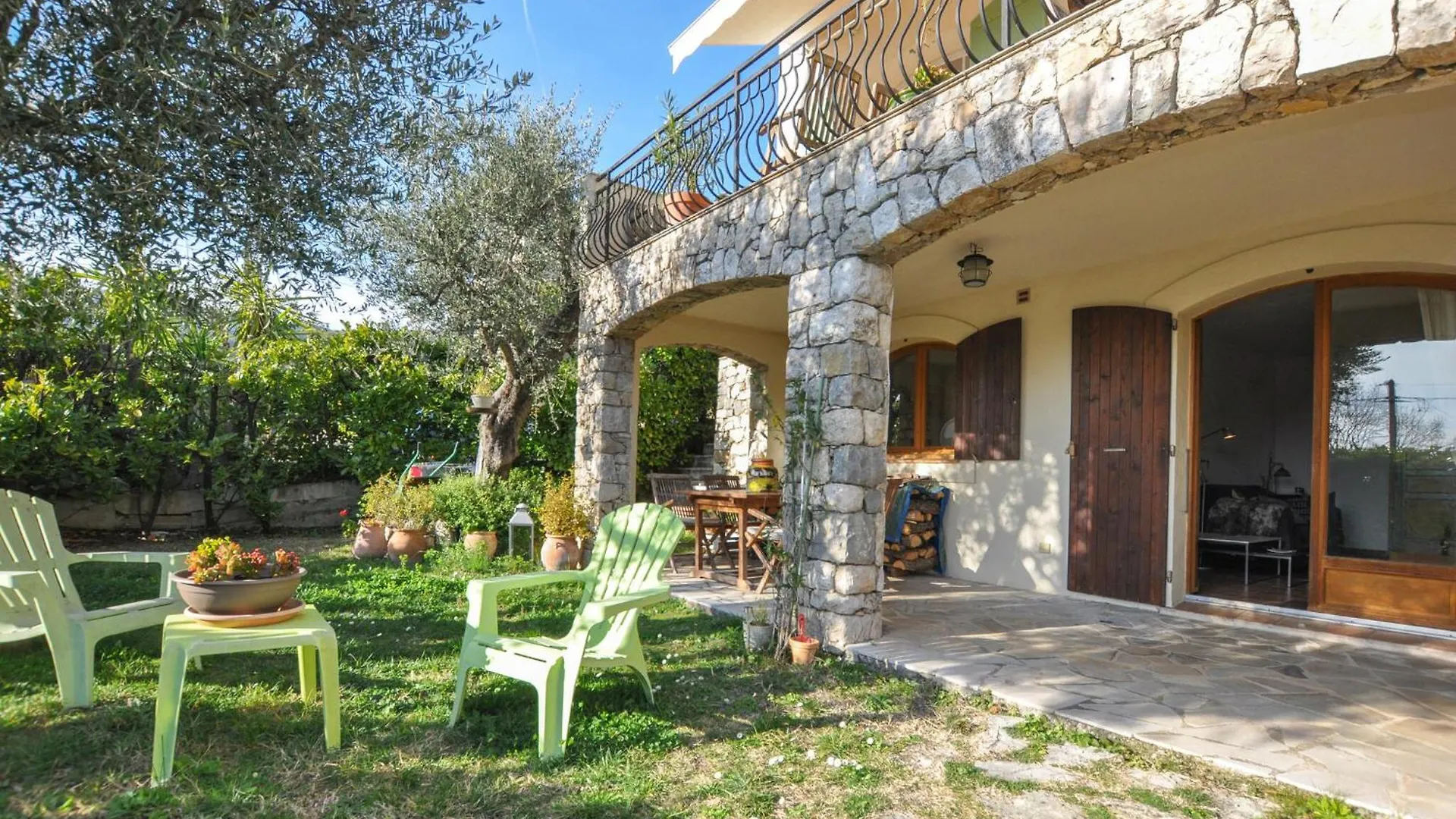 1 Bedroom Stunning Apartment In Grasse 0*,