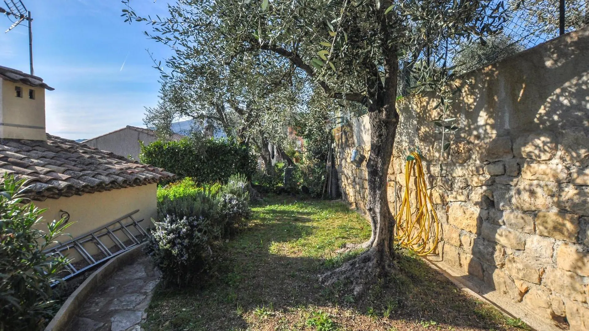 1 Bedroom Stunning Apartment In Grasse