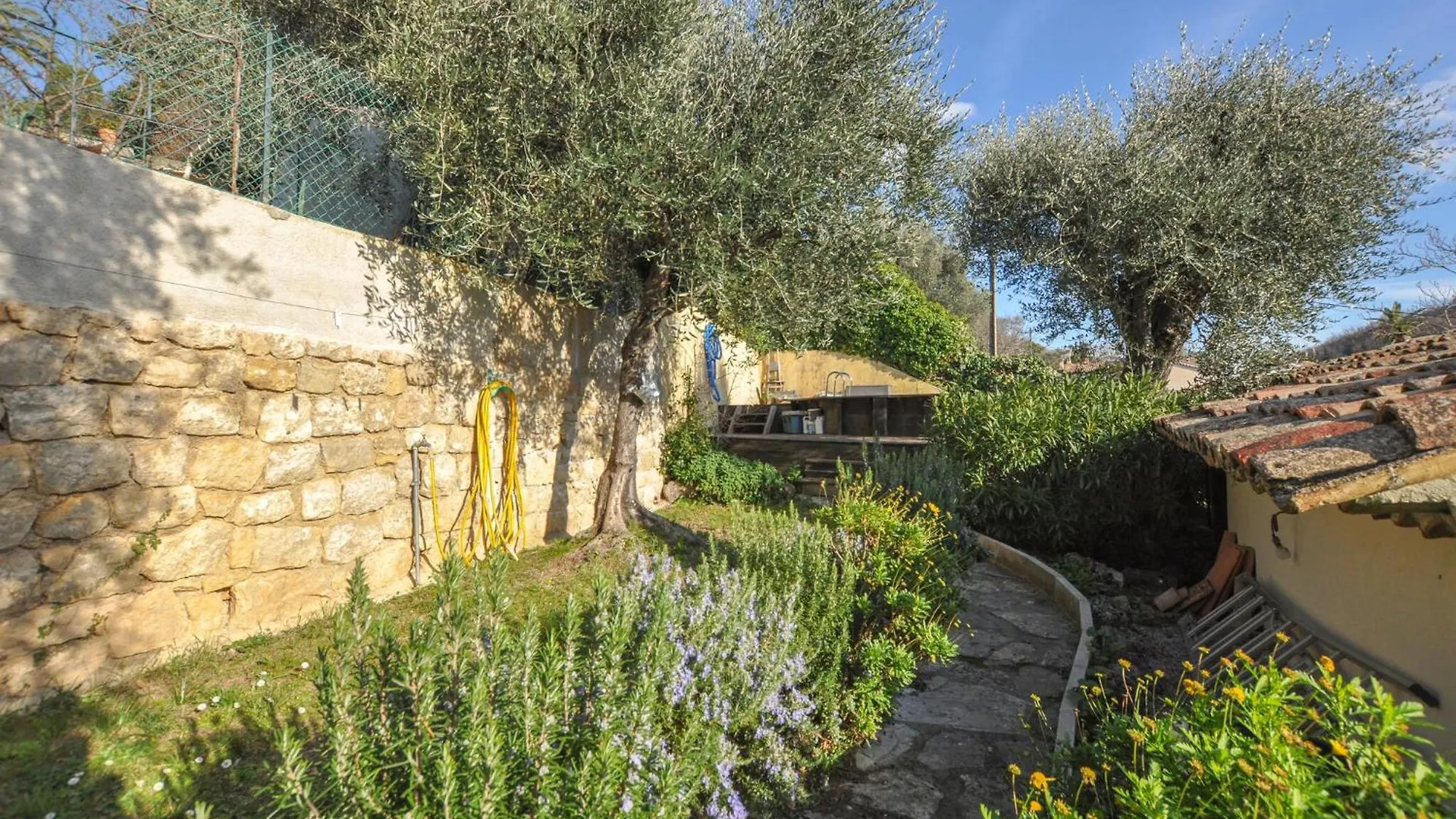 1 Bedroom Stunning Apartment In Grasse